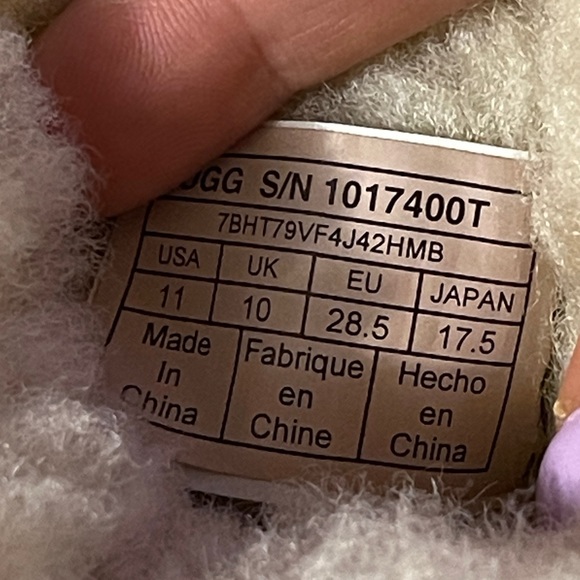 UGG Kids Bailey Button Boots - Picture 3 of 9